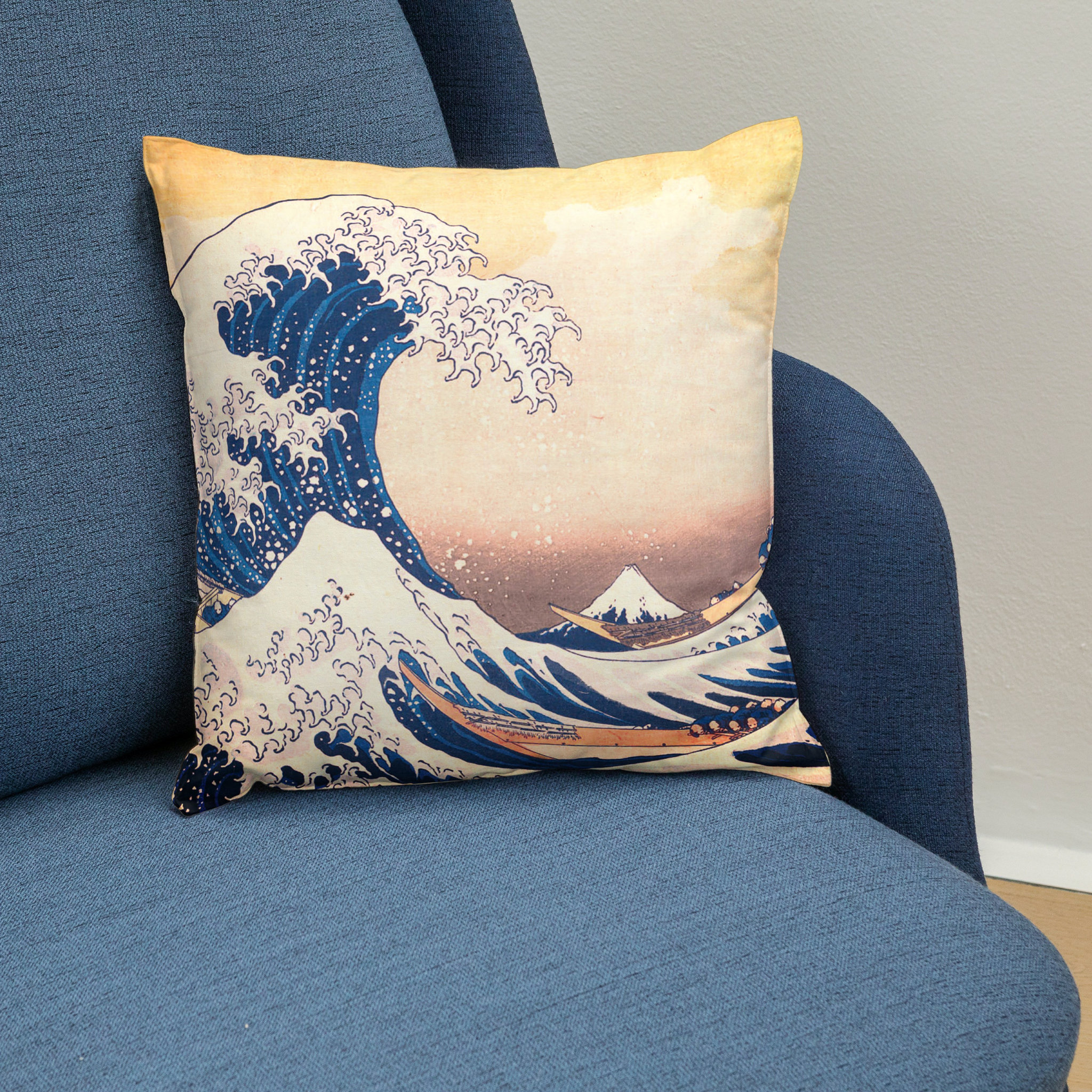 The Great Wave - Japanese art Throw Pillow